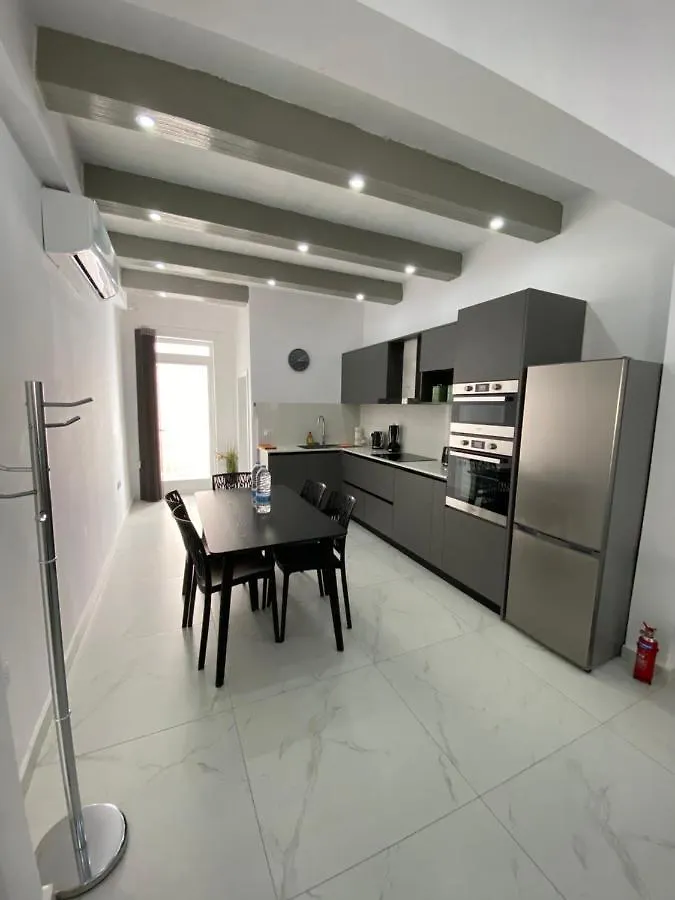 Seaside Apartment In Gzira Malta